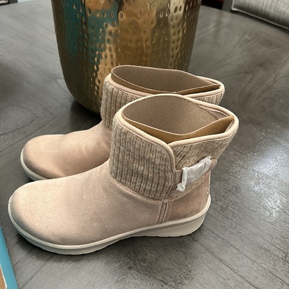 Women's BZEES Gloria Booties (WIDE) - Picture 9 of 11